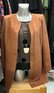 Vestes en cuir et blazer chez Julie Carter